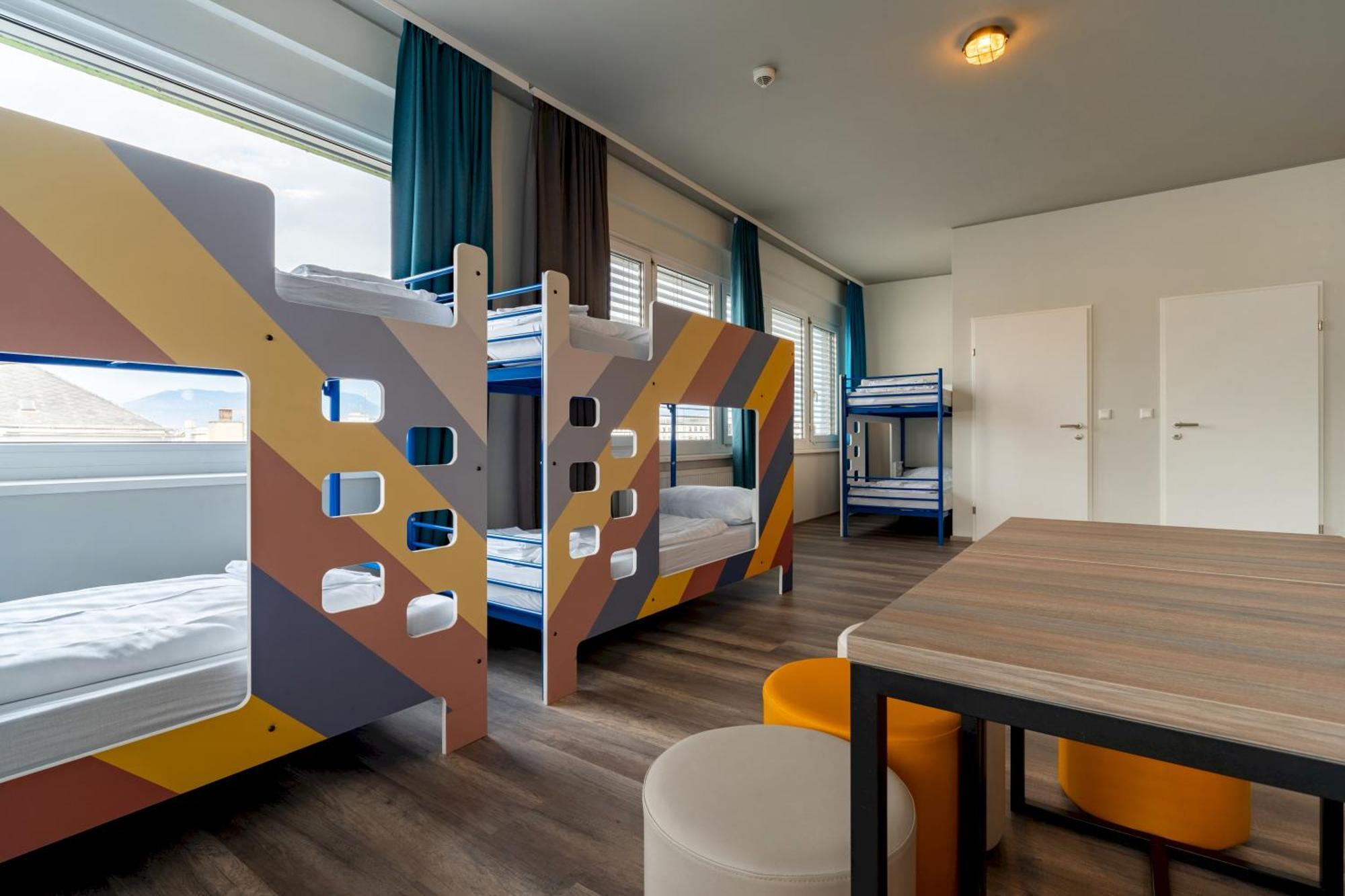 Bed 6-Bed Dormitory Room